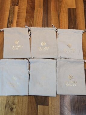 Kendra Scott Velvet Jewelry Pouches - Light Gray with Gold Logo (Set of 6)